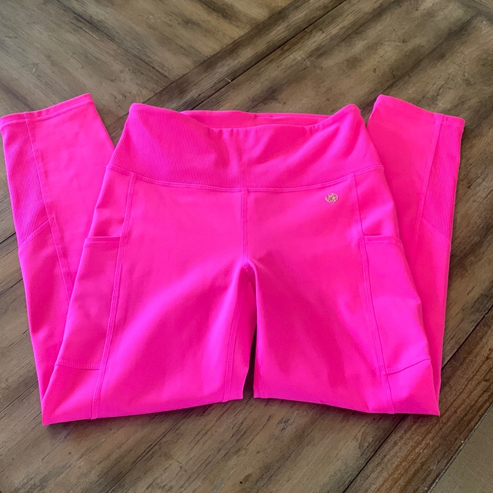 Lilly Pulitzer luxletic ankle length leggings. Hot pink. Size small.
